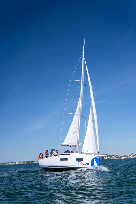 Stages de voile et privatisation de voilier pour les CSE – Hozen
